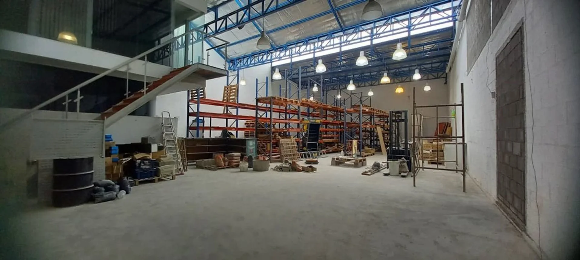 Galpón industrial de 466 m² a metros de Ruta 20