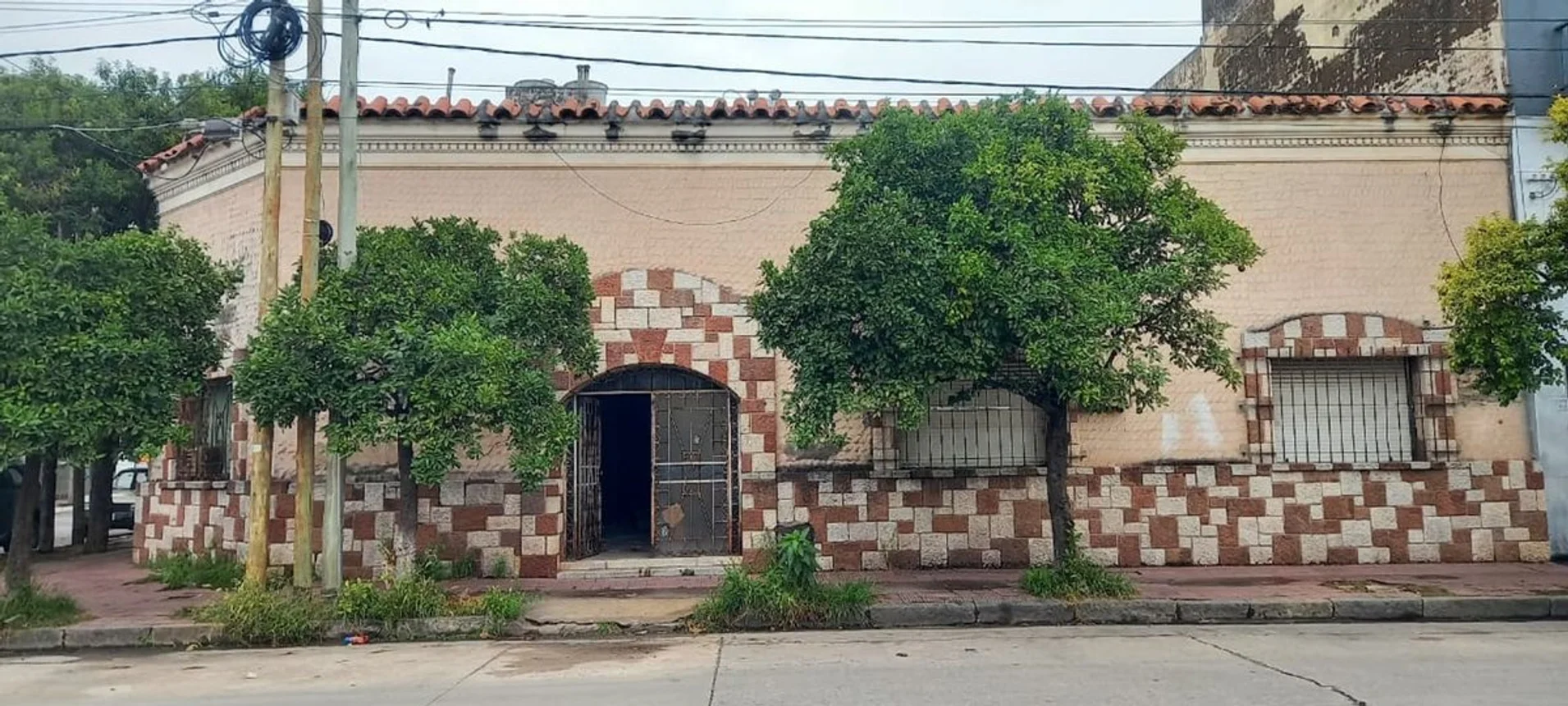 Casa en esquina en Alberdi, zona D, ideal para remodelar