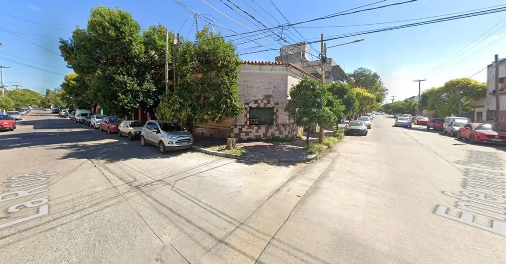 Casa en esquina en Alberdi, zona D, ideal para remodelar · Miniatura 2
