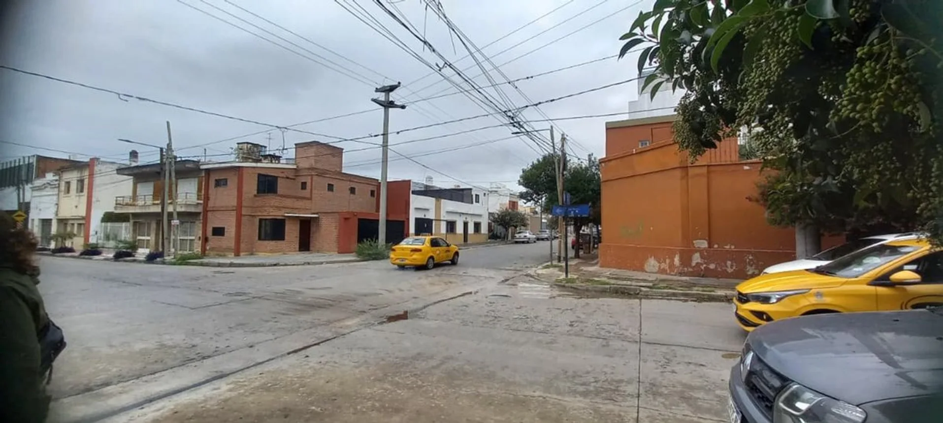 Casa en esquina en Alberdi, zona D, ideal para remodelar · Miniatura 4