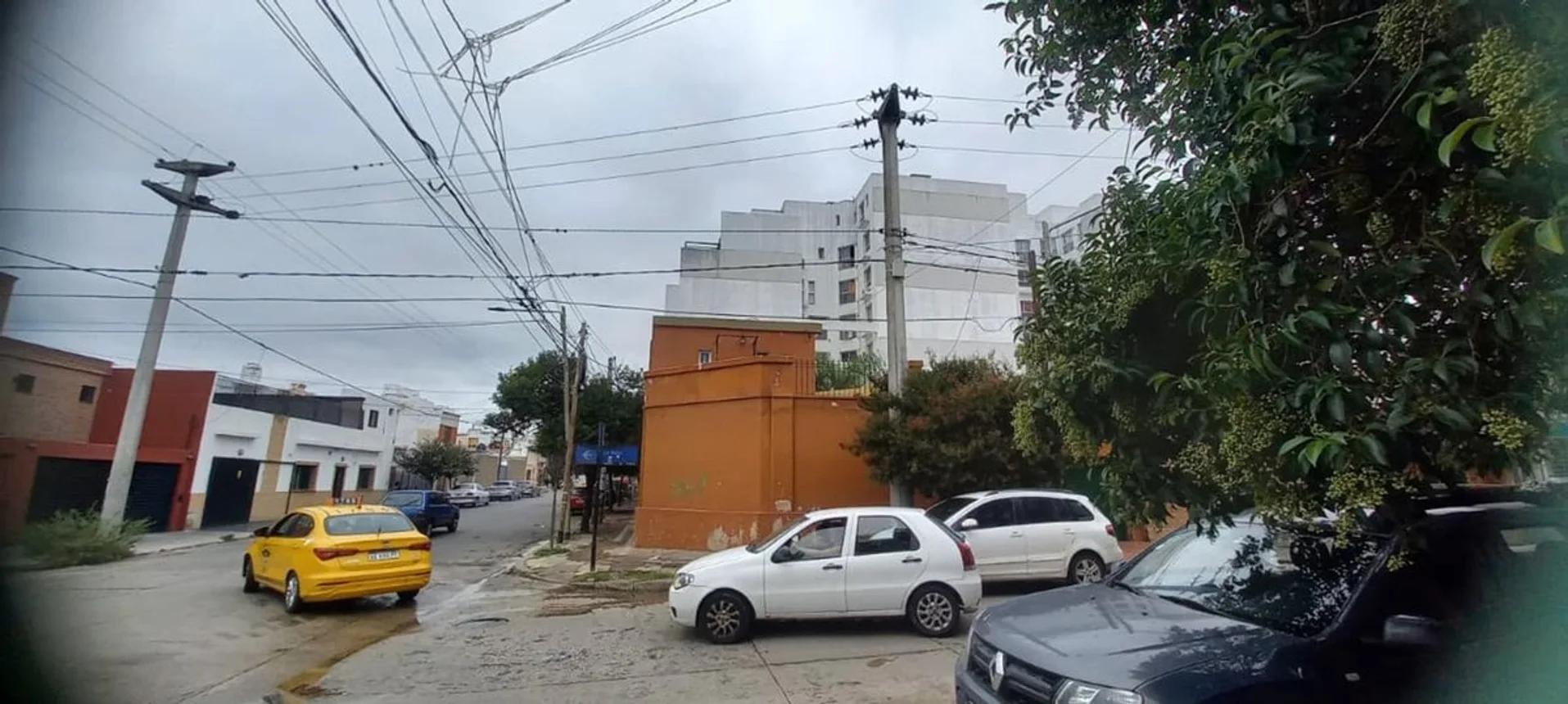 Casa en esquina en Alberdi, zona D, ideal para remodelar · Miniatura 5