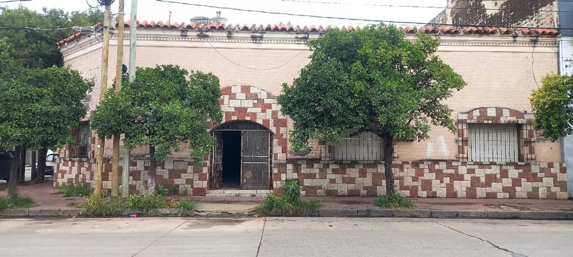 Casa en esquina en Alberdi, zona D, ideal para remodelar · Miniatura 6