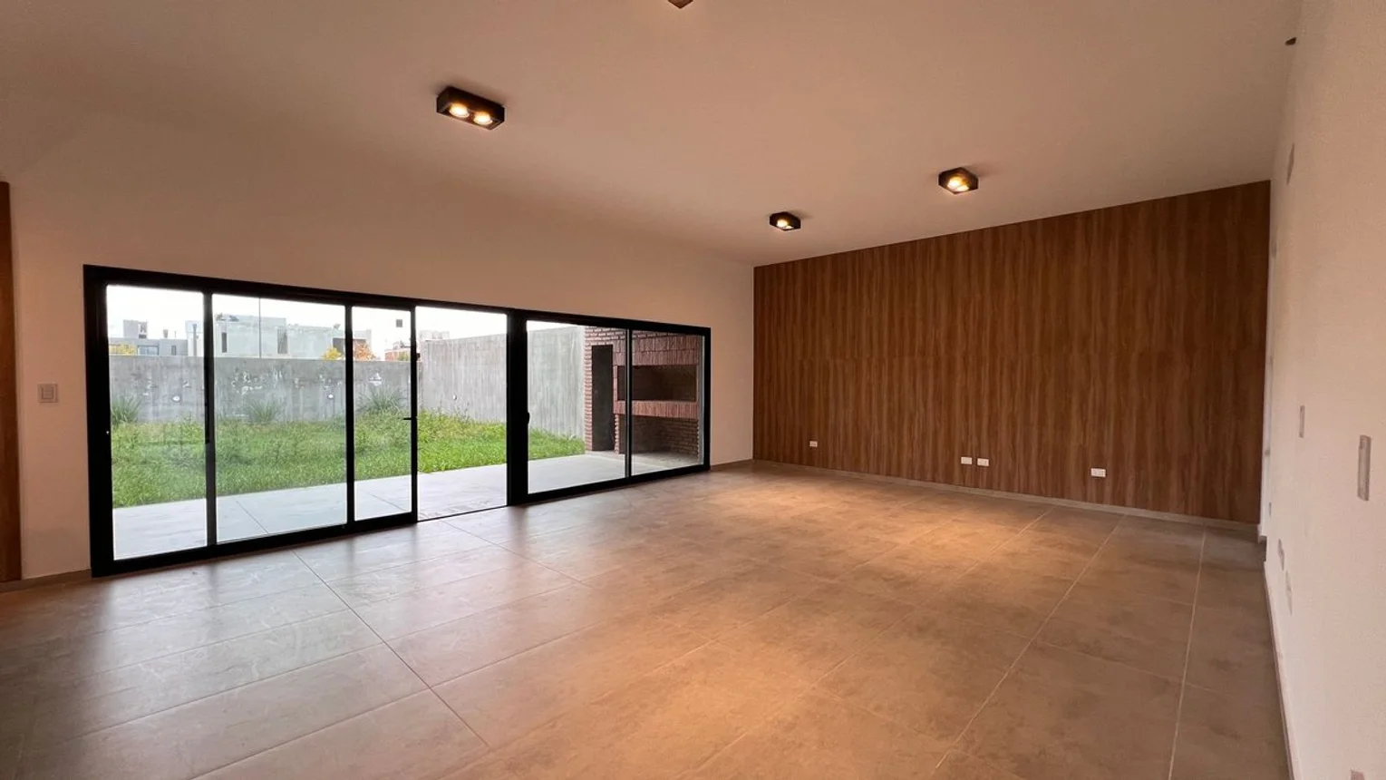 Casa a estrenar en Distrito Sur, 3 dormitorios y una planta · Miniatura 2