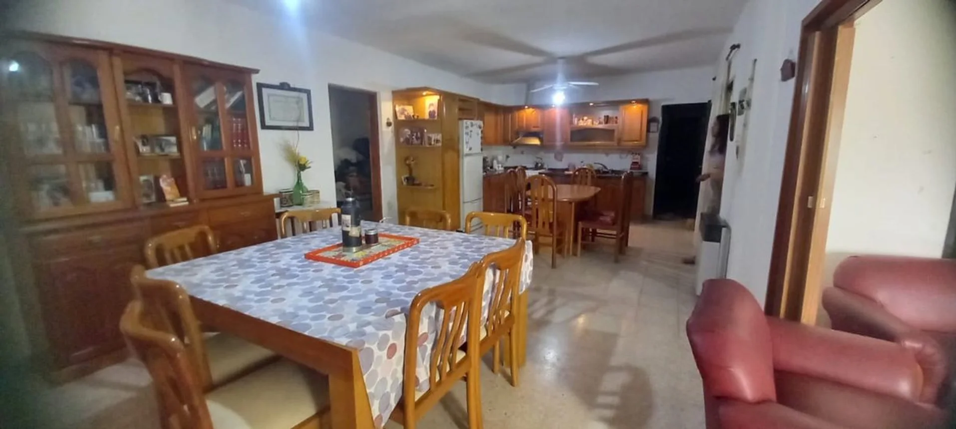Casa de 3 dormitorios con departamento en planta alta en Empalme