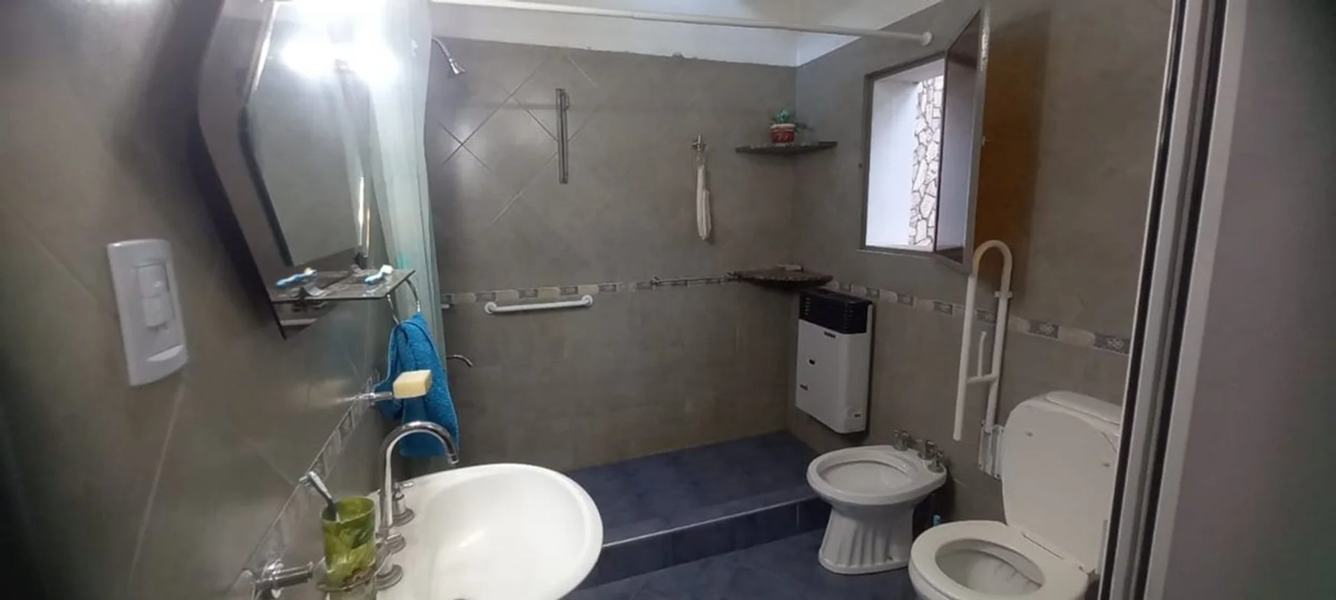 Casa de 3 dormitorios con departamento en planta alta en Empalme · Miniatura 17