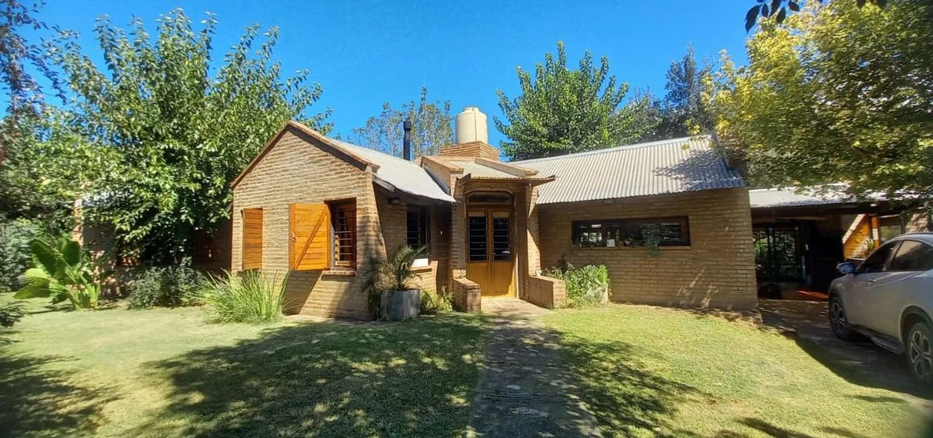 Casa en Mendiolaza Golf con 3 dormitorios, pileta y escritura