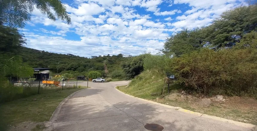 Lote en La Deseada con salida a intercountry