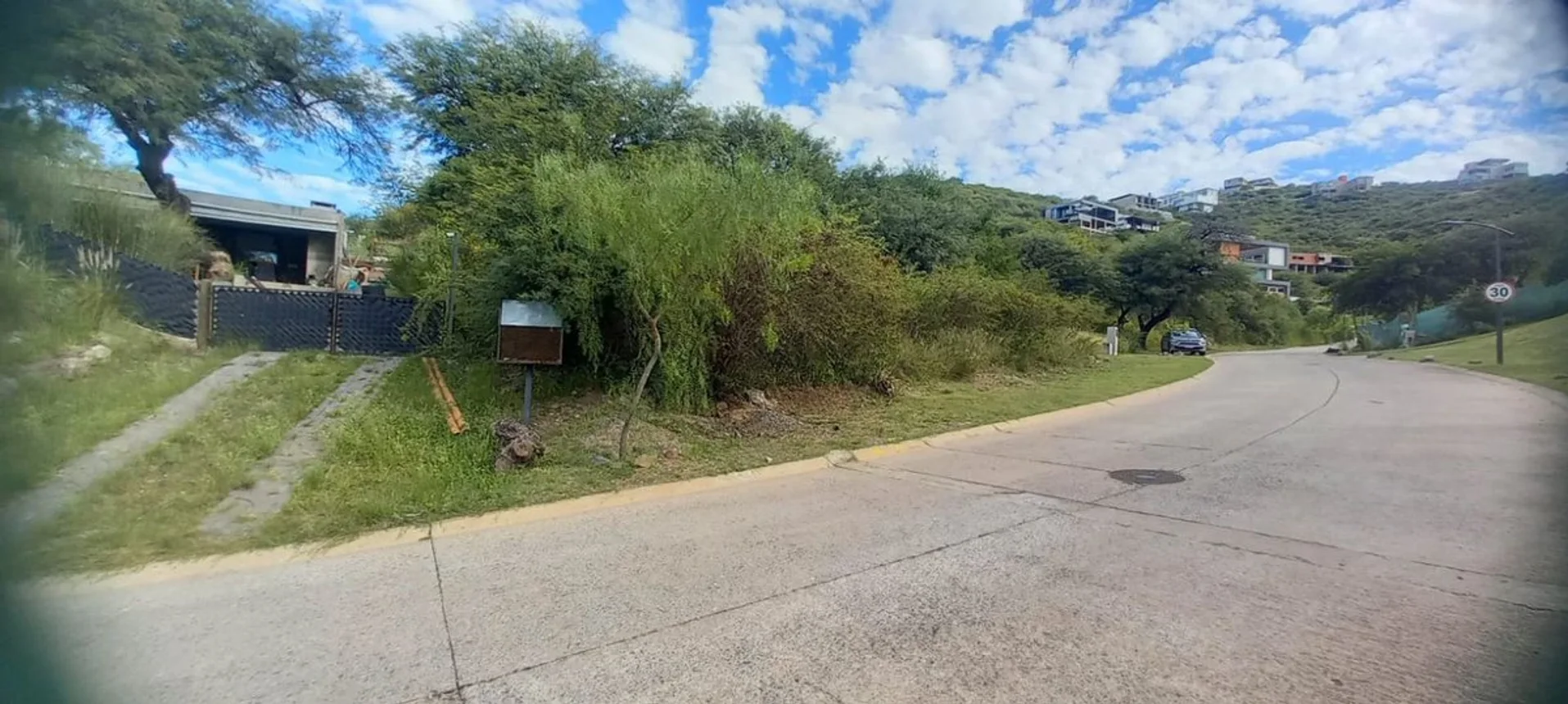 Lote en La Deseada con salida a intercountry · Miniatura 2